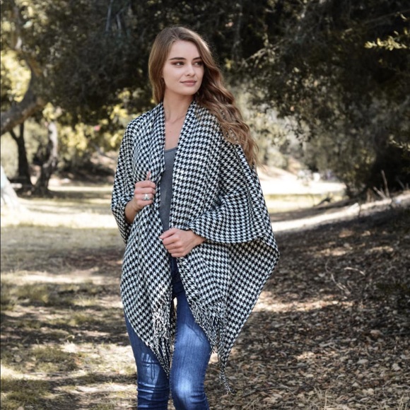 Houndstooth Ruana - Picture 3 of 6
